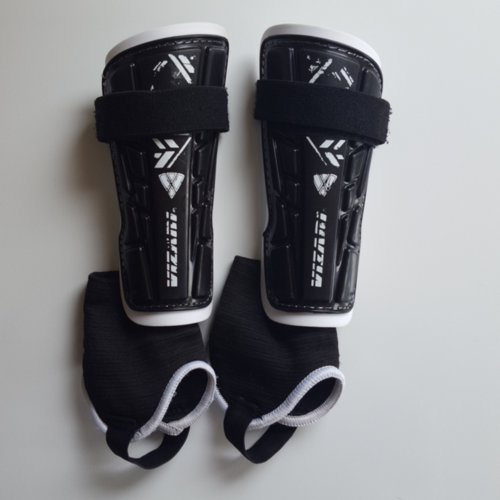 Pre Owned Vizari Shin Guards size small